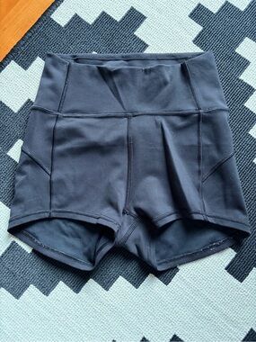 Lululemon short